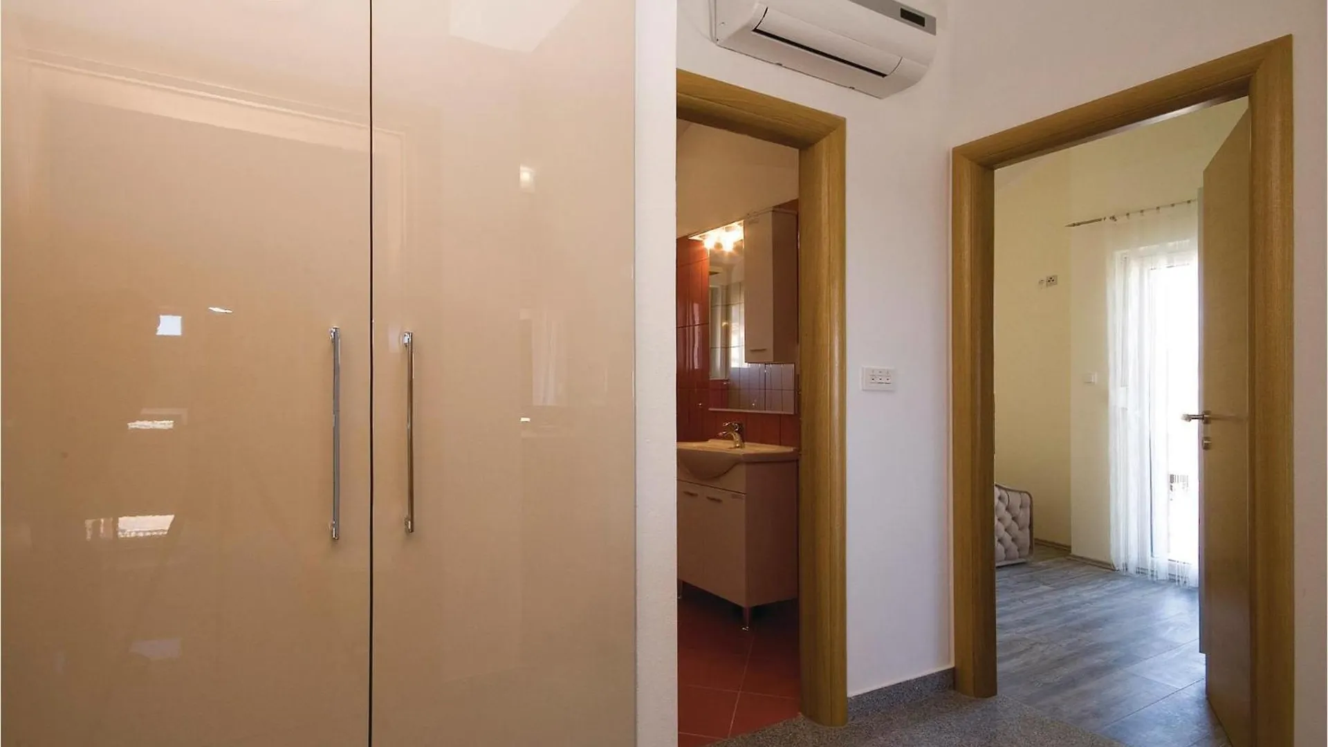 Gorgeous Apartment In Bibinje With House Sea View